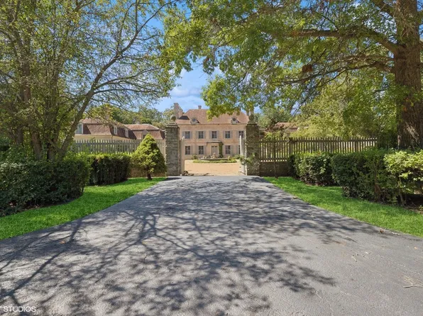 1352 S Estate Ln, Lake Forest, IL 60045