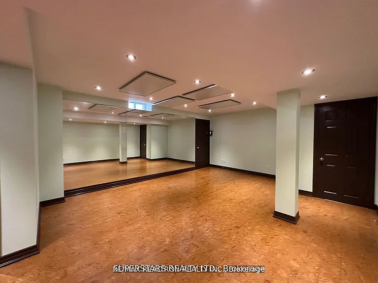 742 Hammersly Blvd — Photo 5