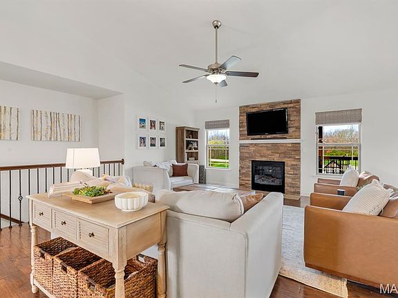 5th image of 1921 Crimson Oak Dr