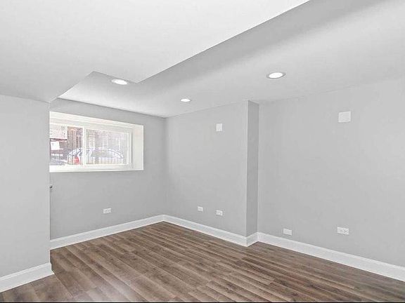 4th image of 938 N Leclaire Ave #B