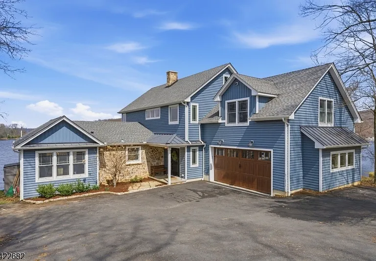 23 Edgemere Ave — Photo 1