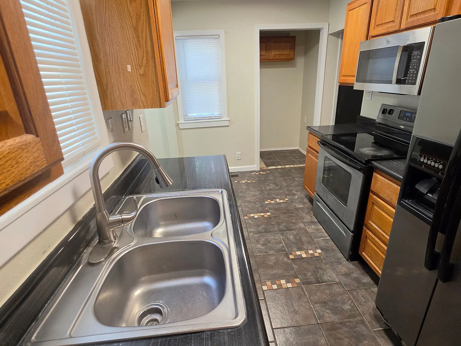 1745 N Erie Ave — Photo 3