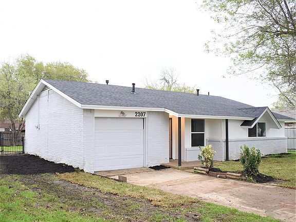 2nd image of 2207 Marilyn Ln