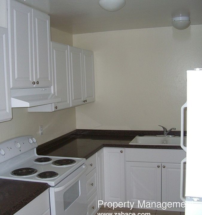 2nd image of 618 9th St APT 36