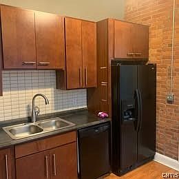 4th image of 317 S Clinton St APT 2C
