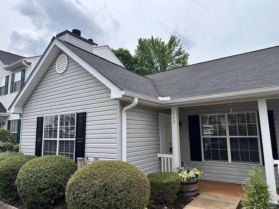 102 Hammett Grove Ln #102