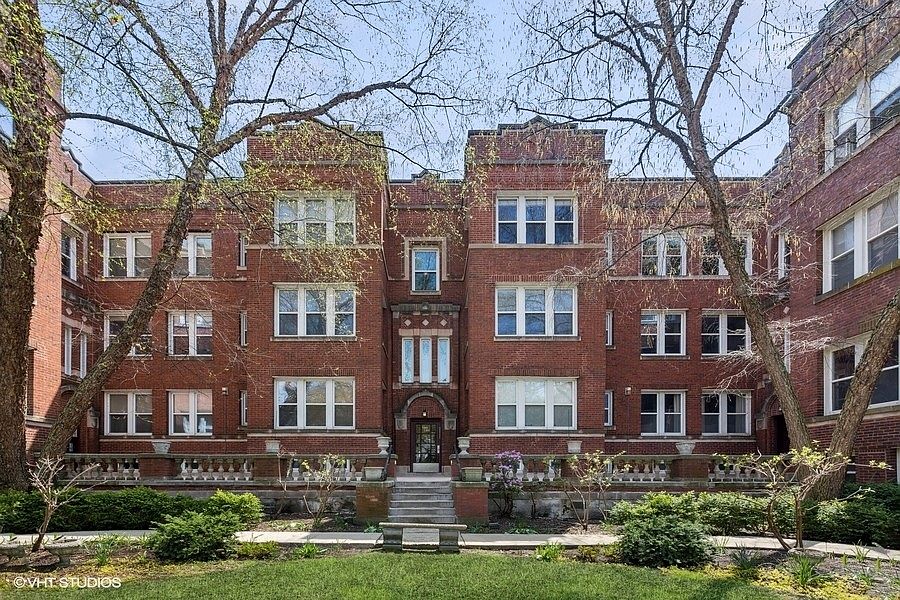 1st image of 731 W Buckingham Pl #11