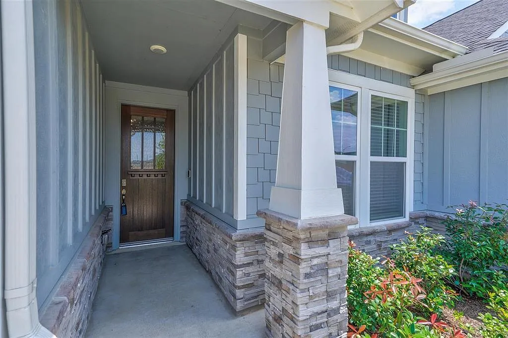 3 bed, 3.0 bath, 2011 sqft, $2,650 — Photo 2