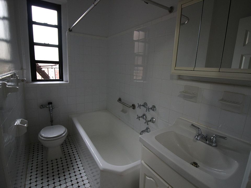 2nd image of 2962 Decatur Ave APT 2J