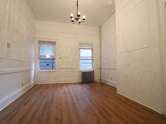3rd image of 425 Humboldt St Floor 1