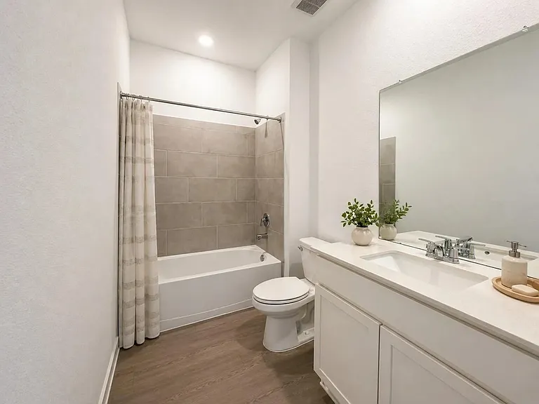 513 Robin St — Photo 11