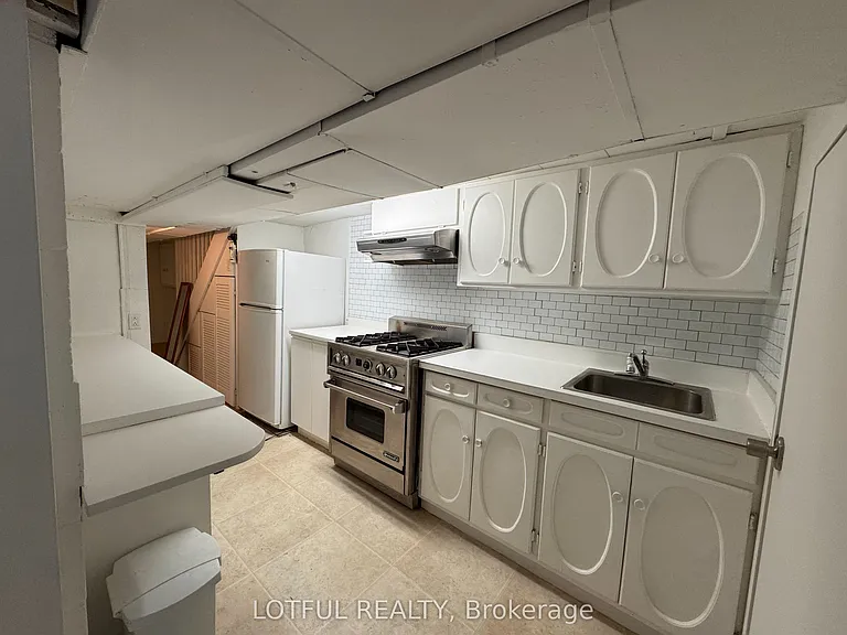 30 Foster St #B — Photo 5