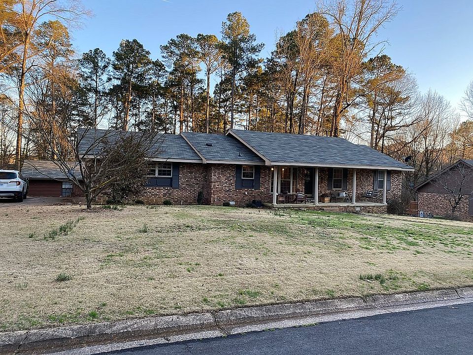 1st image of 826 N Park Dr