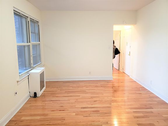 4th image of 911 McLean Ave APT C9