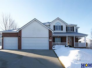 8925 Foxtail Dr, Lincoln, NE 68526