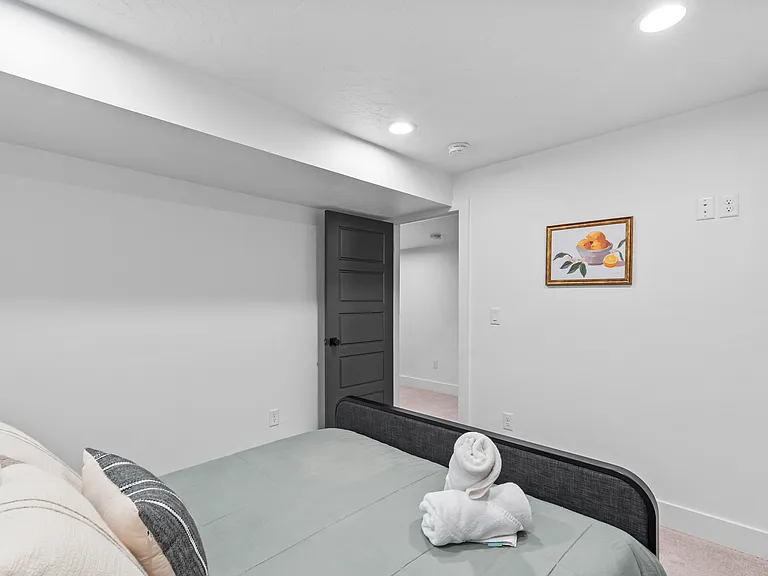 690 S Edge Ln — Photo 24