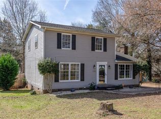 4704 Crestview Dr, Winston Salem, NC 27103