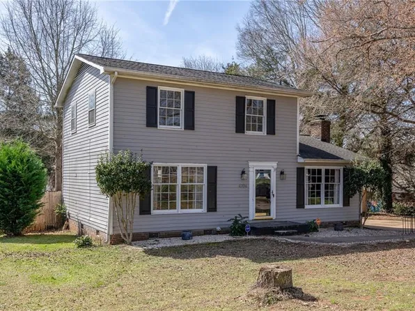 4704 Crestview Dr, Winston Salem, NC 27103
