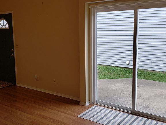 3rd image of 988 Millcreek Dr