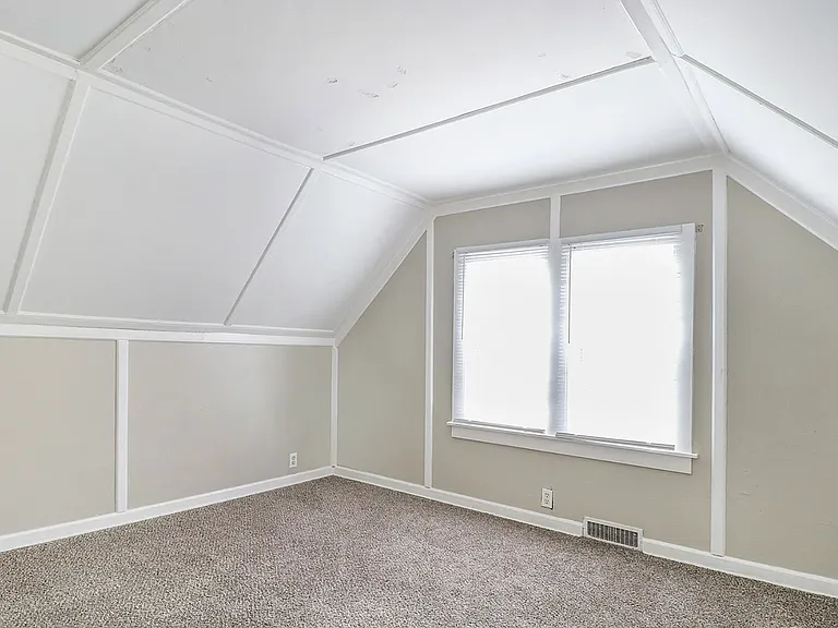 405 E Woodside St — Photo 8
