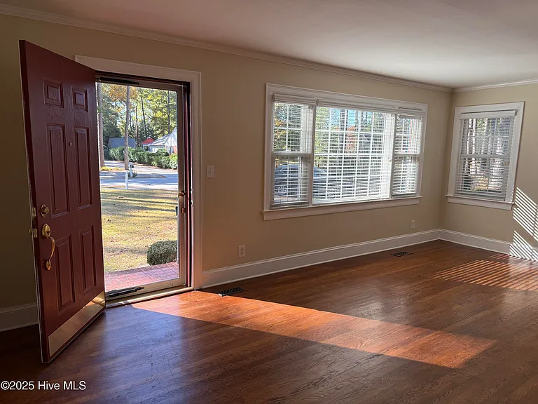 4708 Trent Woods Dr — Photo 2