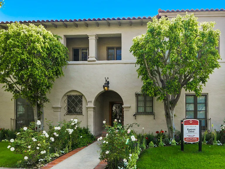 232 S Reeves Dr — Photo 7