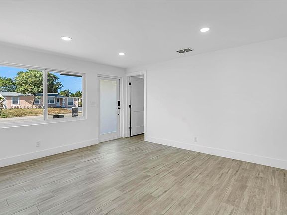 4th image of 311 NW 12th Ave
