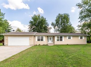 11829 Songbird Rd, Marion, IL 62959