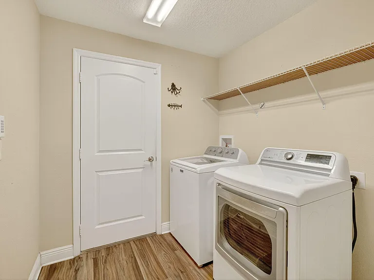 5547 NW Cordrey St — Photo 24