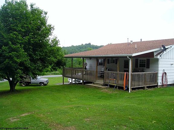 2nd image of 1004 Willis Dr