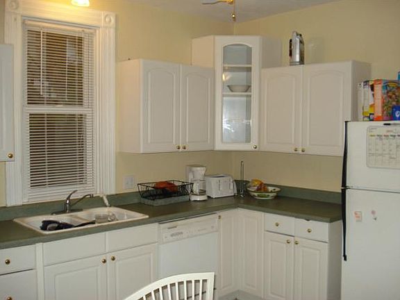 5th image of 62 Broad St