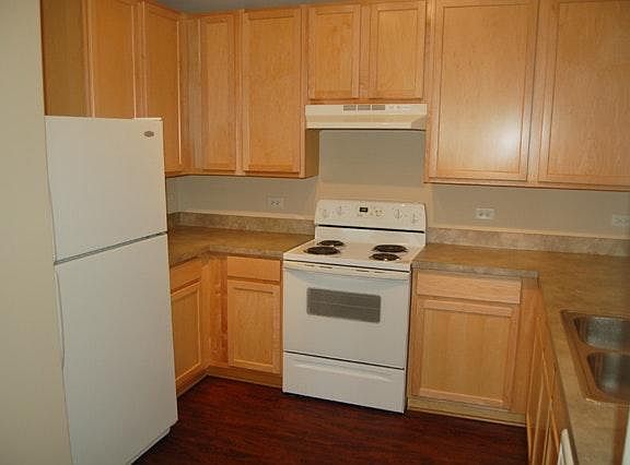 5th image of 427 Silverstone Dr