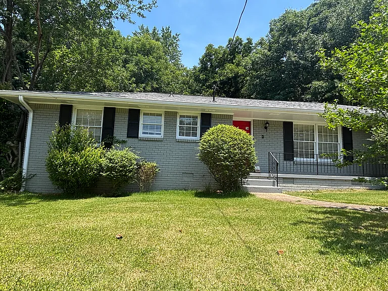 3248 Tulip Dr — Photo 2
