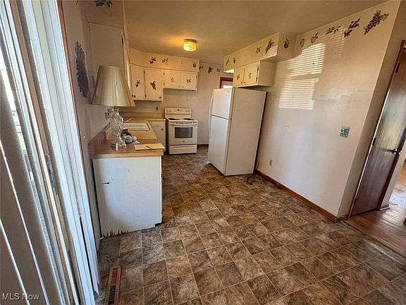 2nd image of 807 Clayton Ave