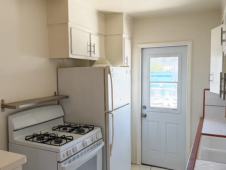 8217 Blackburn Ave #9 — Photo 9