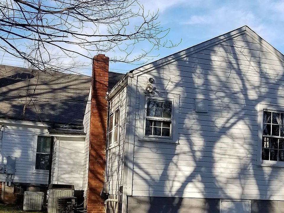 1st image of 131 1/2 W King St #1/2
