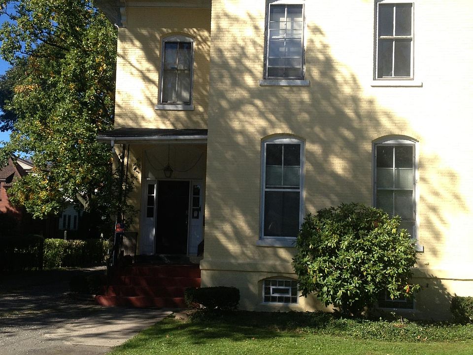 1st image of 530 E 6th St #3