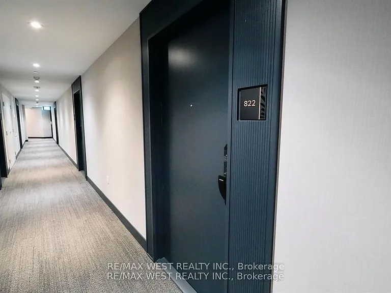 395 Dundas St W #822 — Photo 5