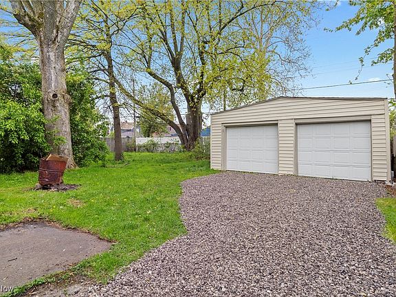 4th image of 147 Fairlawn Ave