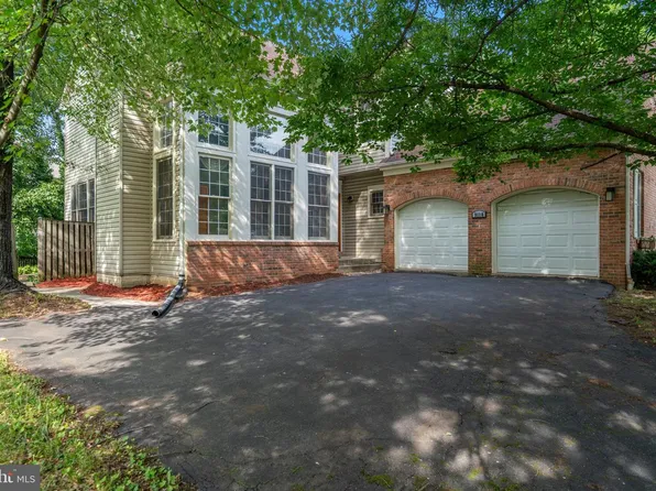 9110 Tallfield Ct, Lanham, MD 20706