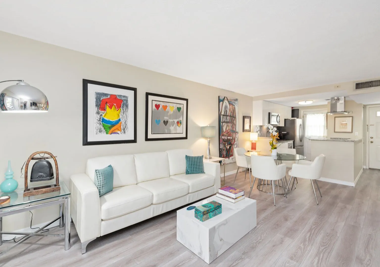 **Walk To The Beach And Downtown Naples**Seasonal Furnished Rental Available** 2 Beds 2 Baths ** — Photo 1