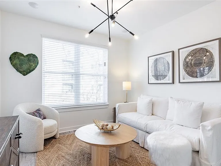 525 Parkway Dr #306 — Photo 19