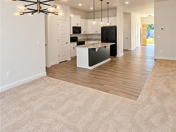 4th image of 120 Royal Oak Dr