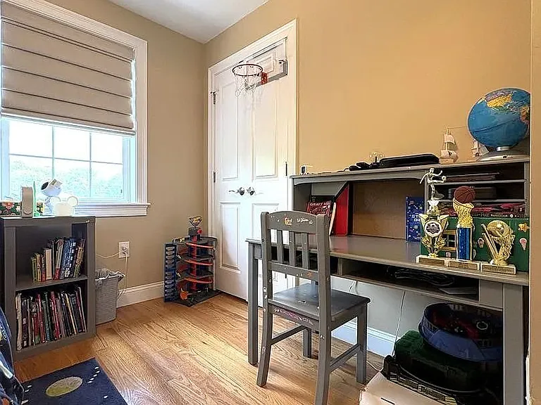 6 Dickson Ave — Photo 18
