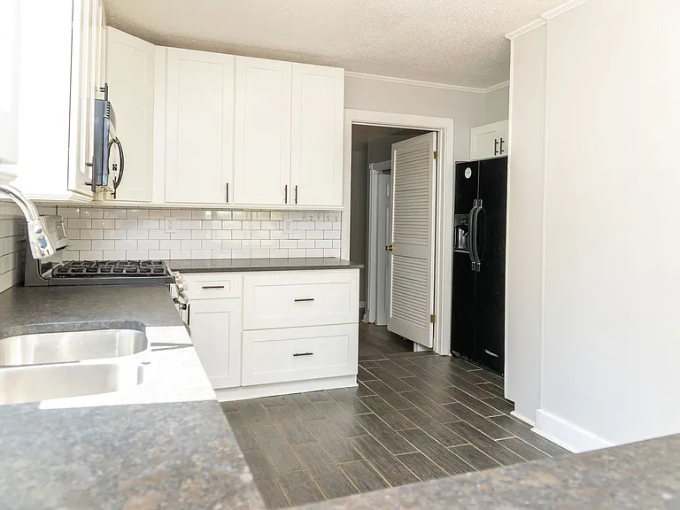 505 Adams Rd — Photo 9