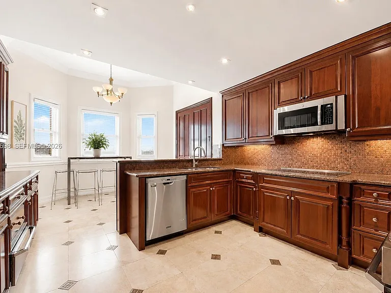 13633 Deering Bay Dr #Penthouse 285 — Photo 7