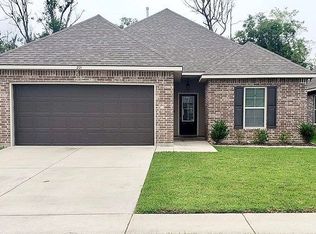 221 Caillou Grove Rd, Youngsville, LA 70592
