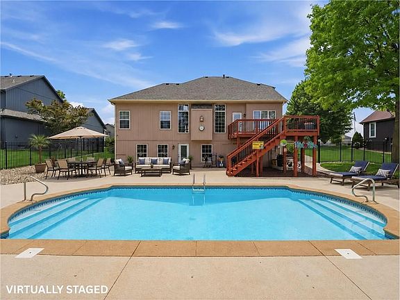 3rd image of 1305 SW Crystal Creek Pl