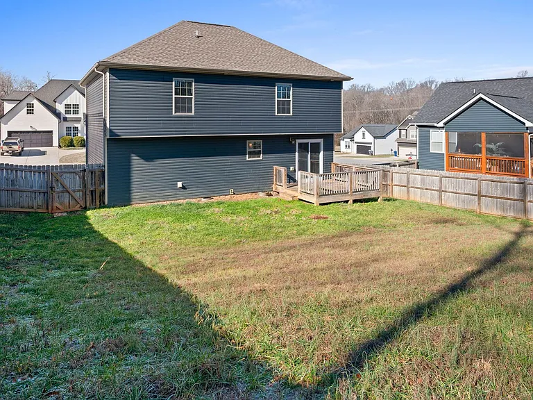 1385 Sussex Dr — Photo 31