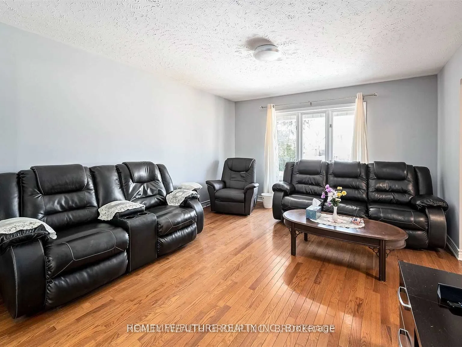 3 bed, $2,550 — Photo 2